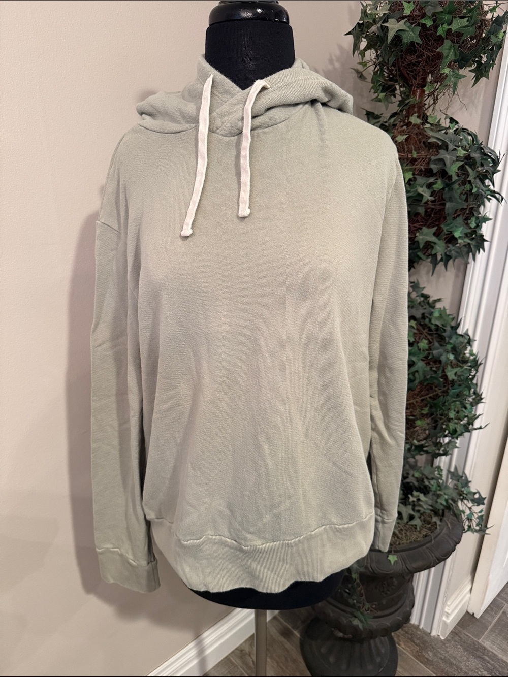 Mens Monrow sage green sweatshirt size large